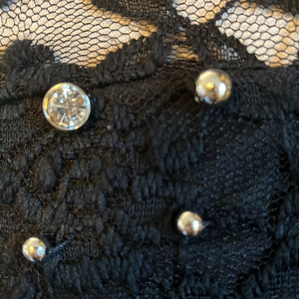 Kiuyafashion Black Lace Top w/Sheer Stand up collar & Rhinestone Details Size M - Picture 14 of 17